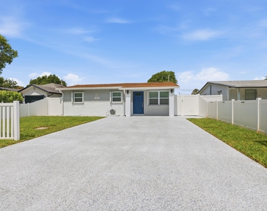 128 Nw 10th Avenue - Photo Thumbnail 1
