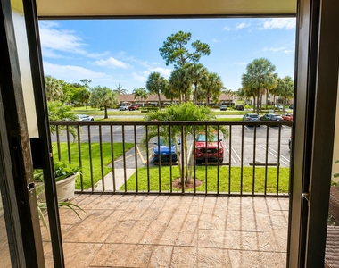 627 Sea Pine Way - Photo Thumbnail 8