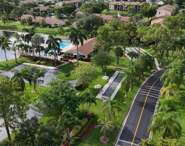 627 Sea Pine Way - Photo Thumbnail 4