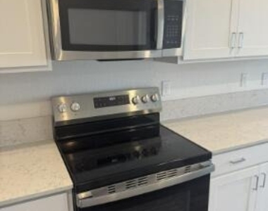 671 Se Lake Falls Street - Photo Thumbnail 4