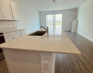 671 Se Lake Falls Street - Photo Thumbnail 9