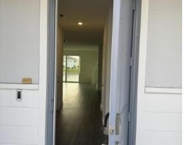 671 Se Lake Falls Street - Photo Thumbnail 3