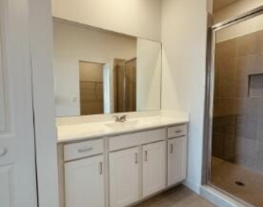 671 Se Lake Falls Street - Photo Thumbnail 11