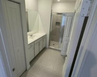 671 Se Lake Falls Street - Photo Thumbnail 5