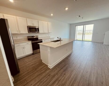 671 Se Lake Falls Street - Photo Thumbnail 7