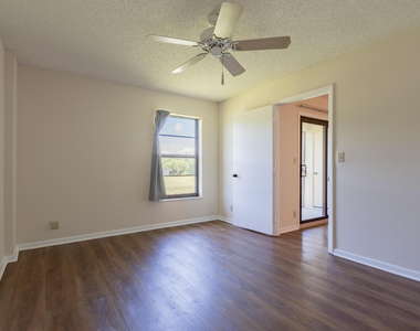9449 Boca Cove Circle - Photo Thumbnail 12