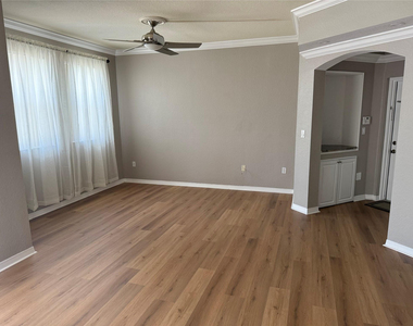 8930 W Flagler Street - Photo Thumbnail 4