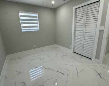 4380 Nw 59th Court - Photo Thumbnail 5
