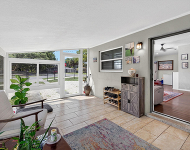 300 Sw 25th Avenue - Photo Thumbnail 6