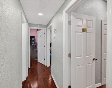 300 Sw 25th Avenue - Photo Thumbnail 19
