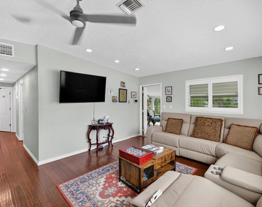300 Sw 25th Avenue - Photo Thumbnail 9