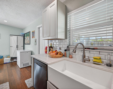 300 Sw 25th Avenue - Photo Thumbnail 17