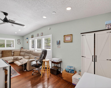 300 Sw 25th Avenue - Photo Thumbnail 18