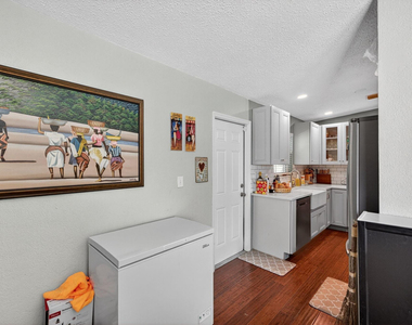 300 Sw 25th Avenue - Photo Thumbnail 11