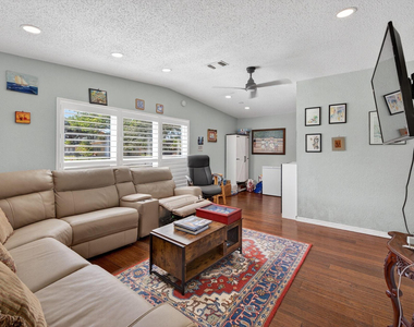 300 Sw 25th Avenue - Photo Thumbnail 7