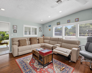 300 Sw 25th Avenue - Photo Thumbnail 8