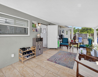 300 Sw 25th Avenue - Photo Thumbnail 5