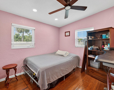 300 Sw 25th Avenue - Photo Thumbnail 24