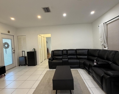 1300 N 17th Avenue - Photo Thumbnail 5