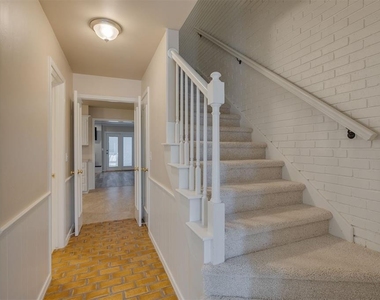 3057 W Wilshire Boulevard - Photo Thumbnail 3