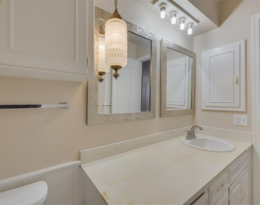 3057 W Wilshire Boulevard - Photo Thumbnail 31