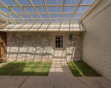 3057 W Wilshire Boulevard - Photo Thumbnail 34