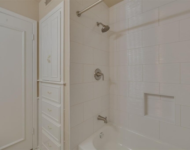 3057 W Wilshire Boulevard - Photo Thumbnail 32