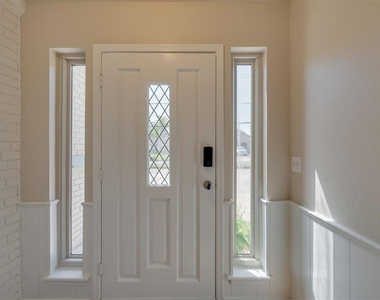 3057 W Wilshire Boulevard - Photo Thumbnail 4
