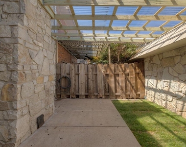 3057 W Wilshire Boulevard - Photo Thumbnail 35