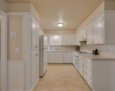 3057 W Wilshire Boulevard - Photo Thumbnail 13