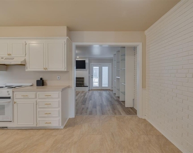 3057 W Wilshire Boulevard - Photo Thumbnail 6