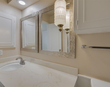 3057 W Wilshire Boulevard - Photo Thumbnail 25