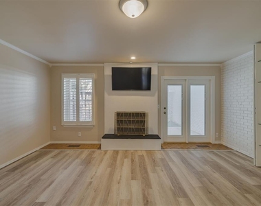 3057 W Wilshire Boulevard - Photo Thumbnail 8