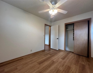 2023 Delaware Lane - Photo Thumbnail 6