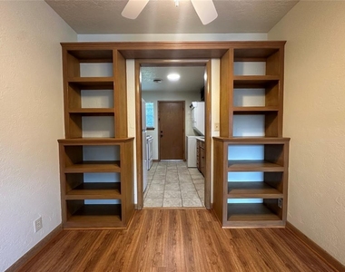 2023 Delaware Lane - Photo Thumbnail 10