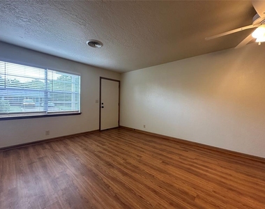 2023 Delaware Lane - Photo Thumbnail 12