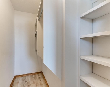 1200 N Crawford Avenue - Photo Thumbnail 4