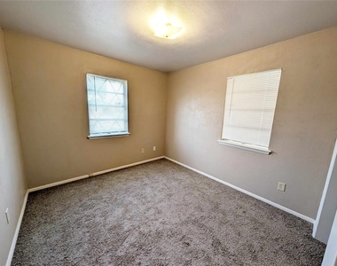 2105 Sw 76th Street - Photo Thumbnail 8