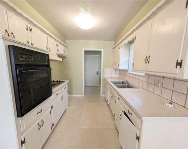 2105 Sw 76th Street - Photo Thumbnail 4