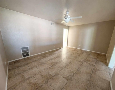 2105 Sw 76th Street - Photo Thumbnail 2