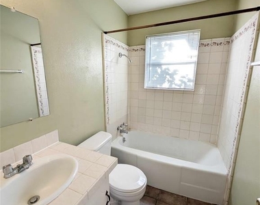 2105 Sw 76th Street - Photo Thumbnail 9