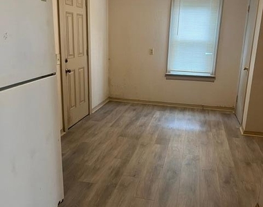 3108 Cashion Place - Photo Thumbnail 5