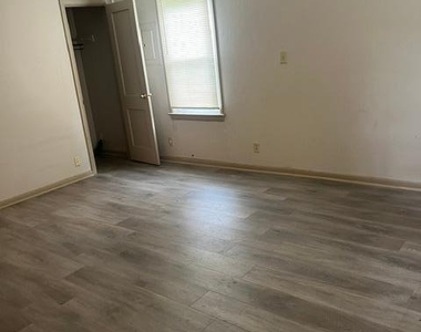 3108 Cashion Place - Photo Thumbnail 4