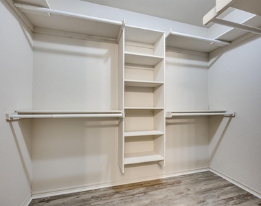 609 E Linden Lane - Photo Thumbnail 6