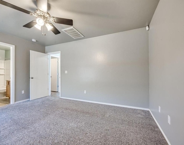 609 E Linden Lane - Photo Thumbnail 10