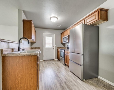 609 E Linden Lane - Photo Thumbnail 17
