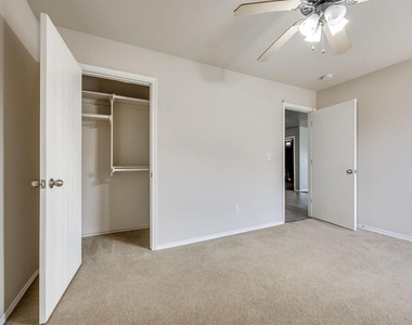 609 E Linden Lane - Photo Thumbnail 12