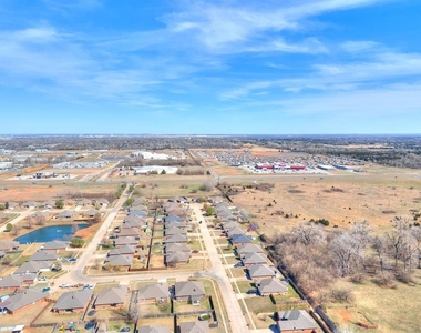 609 E Linden Lane - Photo Thumbnail 1