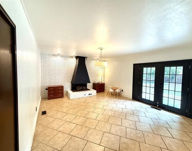 8809 Kensington Road - Photo Thumbnail 4