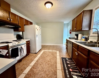 2809 Faircroft Way - Photo Thumbnail 5